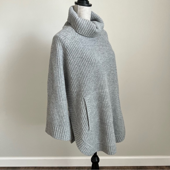 UGG Raelyn Grey Turtleneck Sweater Poncho Wool Blend Kangaroo Pocket Medium - Picture 5 of 17